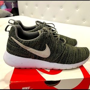 Nike Youth Green Roshe One Sneakers